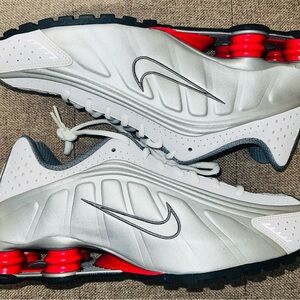 Nike Shox Men’s size 10.5  white gray with a silver Hill brand new Without box